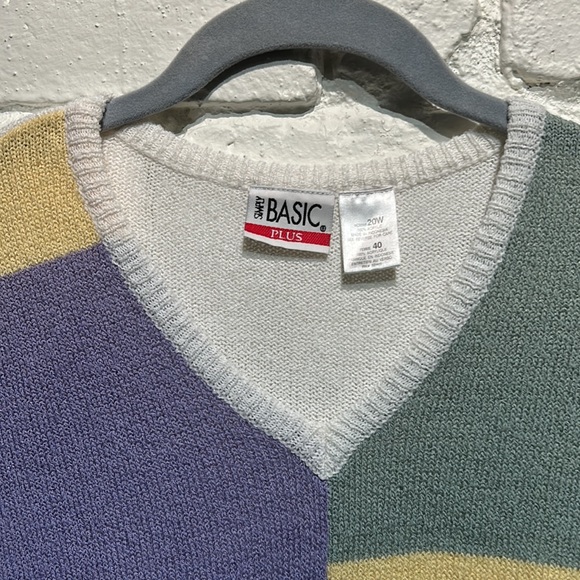I love this throwback vintage from the 80s short sleeve moved sweater. Size xl - Picture 4 of 6